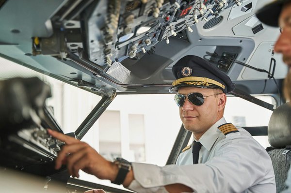 Devenir pilote de ligne : une carrière exaltante et bien rémunérée